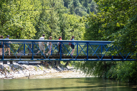 Pot ob reki, ki povezuje (31)